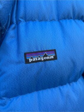 Patagonia Mens Bright Blue Puffer Jacket - medium
Ski jacket